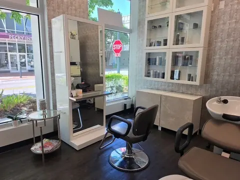 Styling chair and shampoo bowl at M/C Salon & Spa in Sarasota
